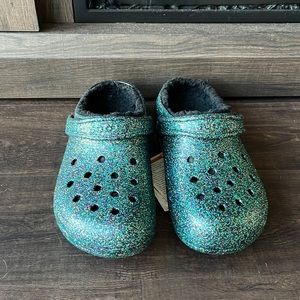 CROCS CLASSIC LINED CLOG
brand new. Size 9 men, size 11 women. Shiny green